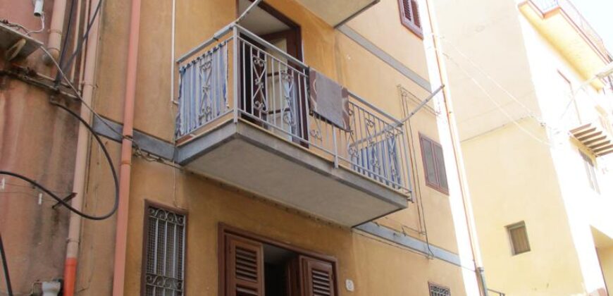 Termini Imerese: palazzina via Mangione
