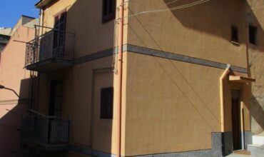 Termini Imerese: palazzina via Mangione
