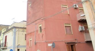 Termini Imerese:palazzina via Selva Sales
