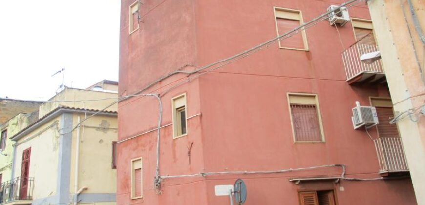 Termini Imerese:palazzina via Selva Sales