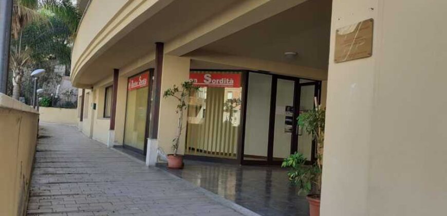 Cefalù: Immobile commerciale largo di Belgioioso