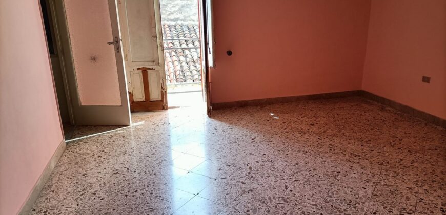 Termini Imerese: palazzina via Nivaloro