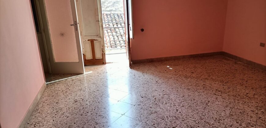 Termini Imerese: palazzina via Nivaloro