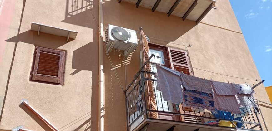Termini Imerese: palazzina via Nivaloro