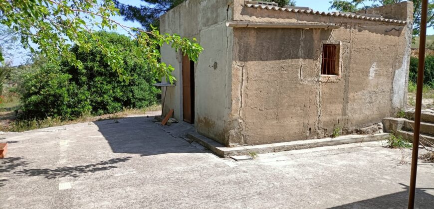 Termini Imerese: terreno-casetta  viale Canna