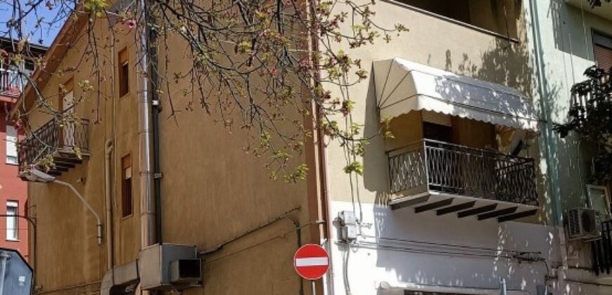 Termini Imerese:appartamento duplex via Mommasala