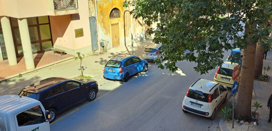 Termini Imerese:appartamento duplex via Mommasala
