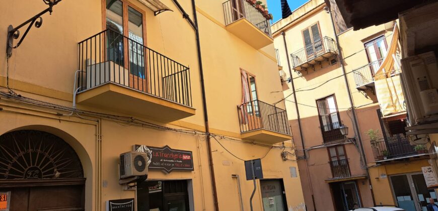 Termini Imerese: appartamento via Giustino Ferrara