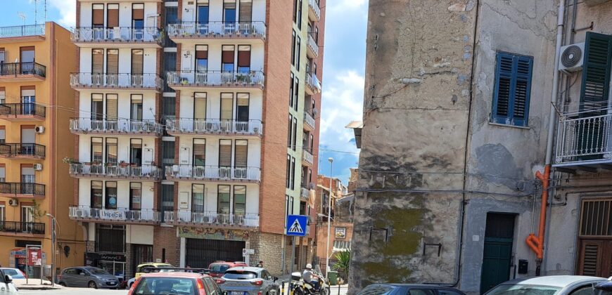 Termini Imerese: locale piano terra via Milano