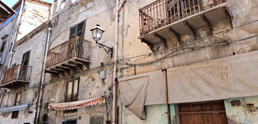 Termini Imerese: intero edificio via Dei Bagni