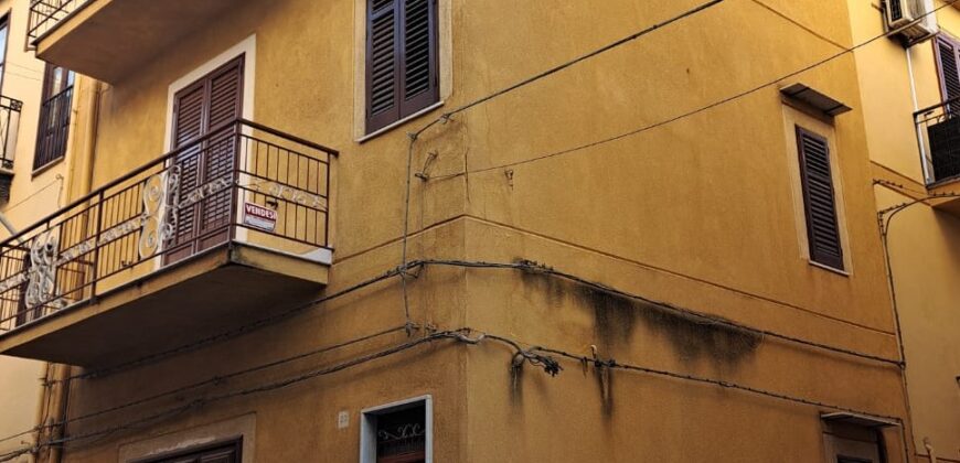 Termini Imerese: casa indipendente  via Giacinto Lo Faso