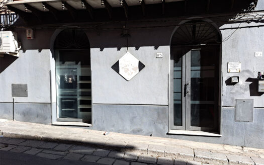 Termini Imerese: locale commerciale via Stesicoro
