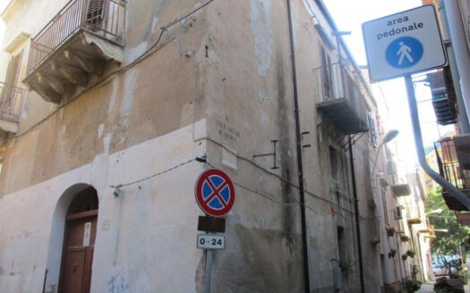 Termini Imerese: appartamento via Santissimo Salvatore