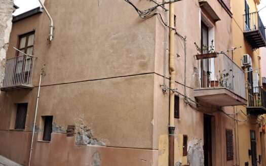 Termini Imerese: casa indipendente via Modestia 24