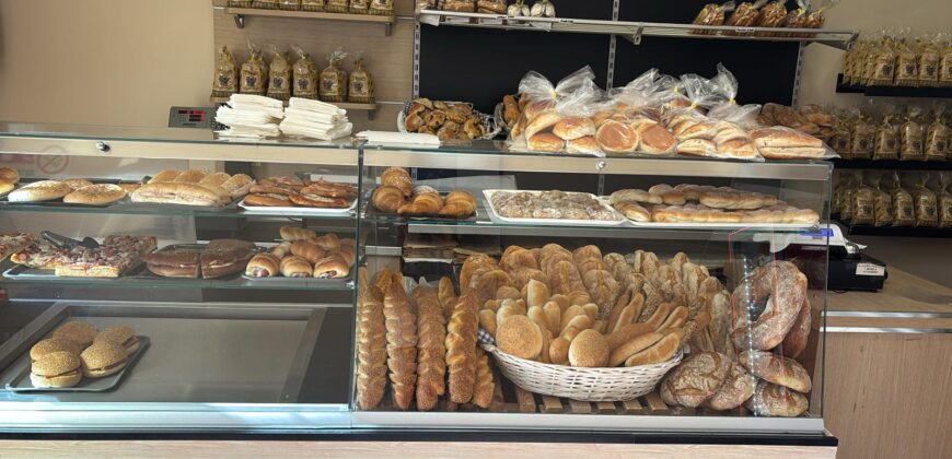 Campofelice di Roccella : attività commerciale Piazza Croce