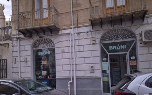 Termini Imerese:Locale Commerciale Corso Umberto e Margherita