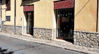 Termini Imerese: locale commerciale Piazza Duomo