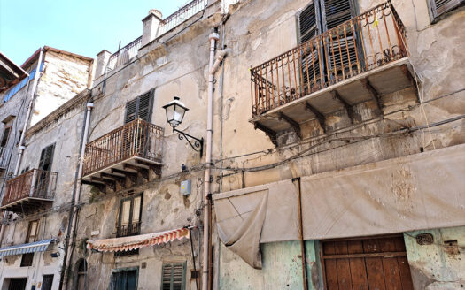 Termini Imerese: intero edificio via Dei Bagni