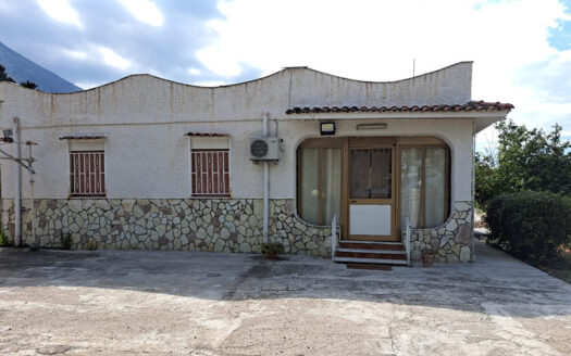 Termini Imerese: villetta contrada Piraino
