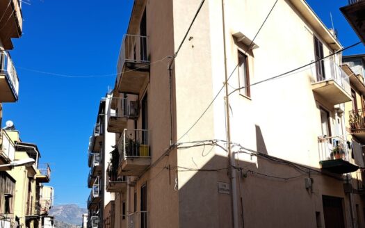 Termini Imerese: appartamento via Giacinto Lo Faso