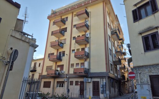 Termini Imerese: appartamento via Santissimo Salvatore