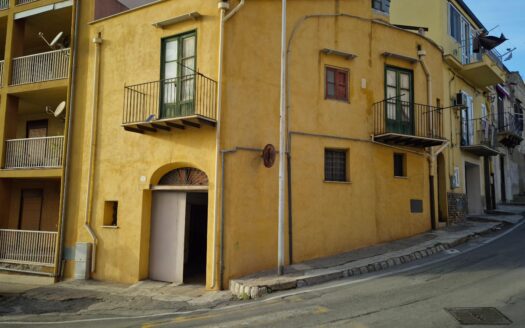 Termini Imerese:casa indipendente Piazza Carlo Alberto dalla Chiesa