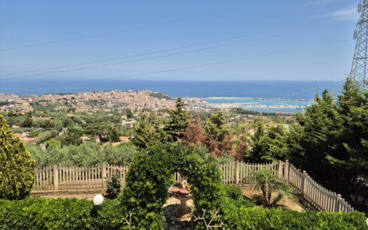 Termini Imerese:appartamento in villa contrada Incallisi