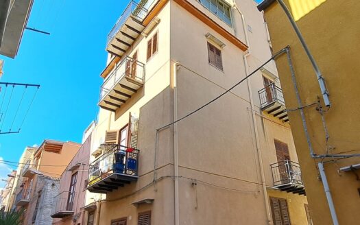 Termini Imerese: palazzina via Nivaloro